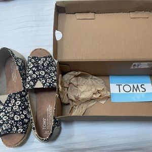 Toms women’s size 7 sandals slides- Alpargata open toe